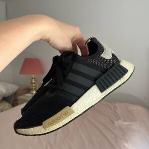 Women’s Adidas NMD’s R1 Size 7